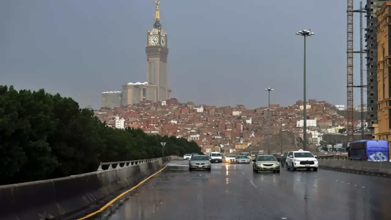 سيول الحرمين الشريفين تتسبب في تحذيرات من استمرار الحالة الجوية الخطيرة لأربعة أيام